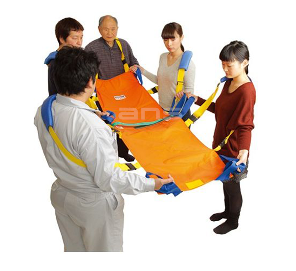 ベルカ DSB-6 救護用担架。防炎・防水布使用で災害時にも安心。ベルトを肩からかけて体全体で担ぐので、楽に搬送できます。1~6人で搬送できるタイプです。