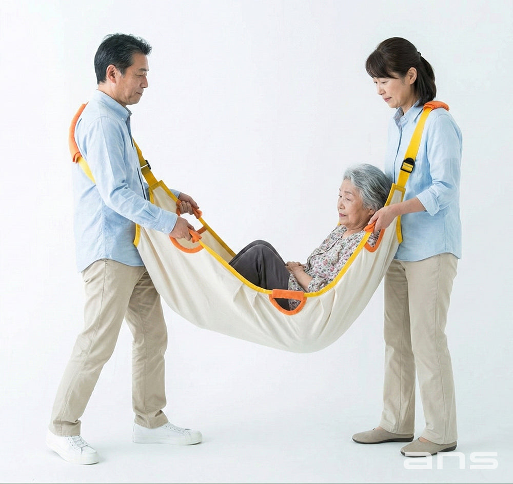 ANS 18 楽々ソフト担架。肩にストラップをかけるタイプなので腕に負担がかからず搬送が楽。階段や狭い所でも楽に搬送ができます。