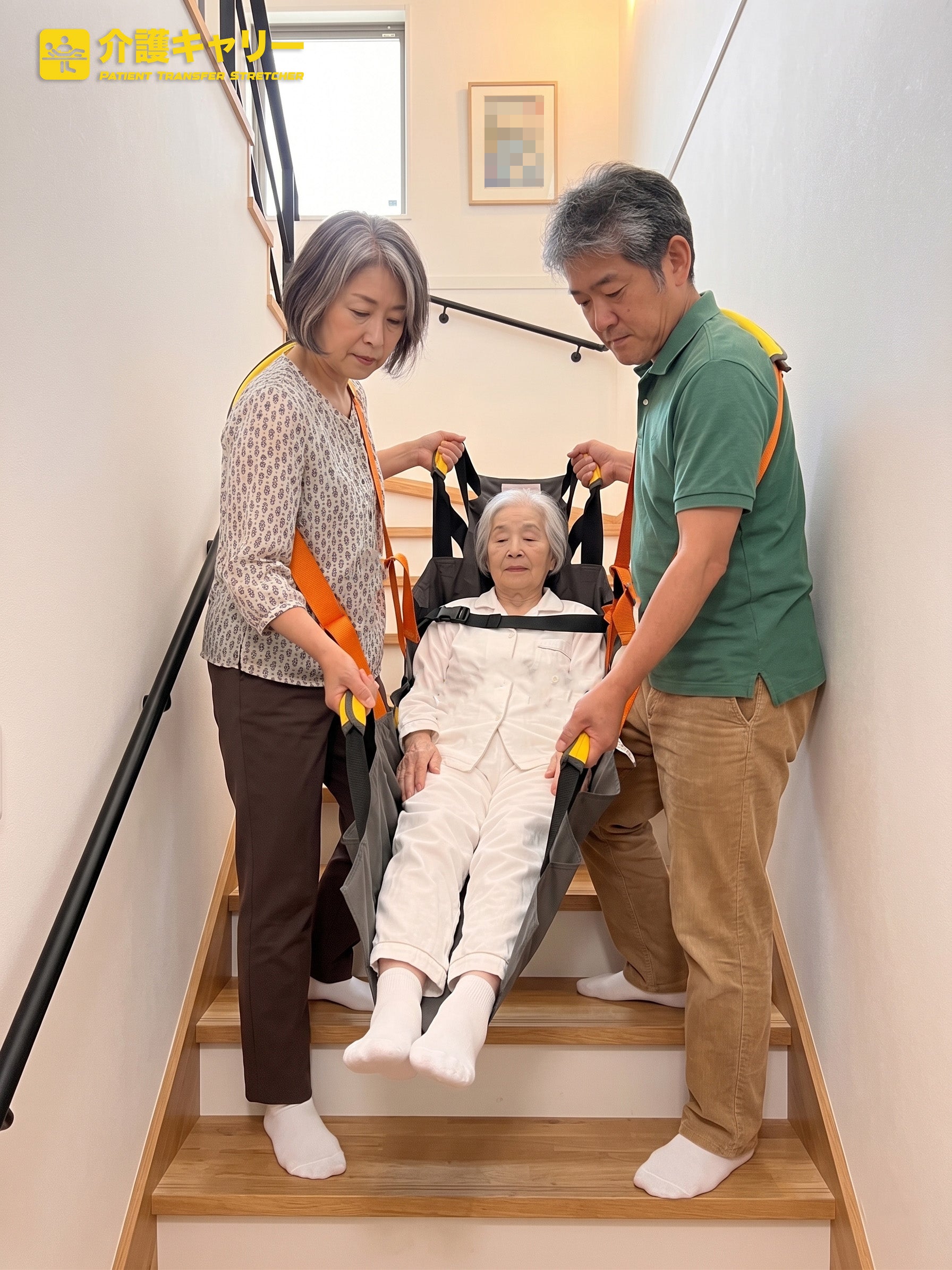 介護キャリー。やわらかな肌触りで包み込める丈夫な介護用担架。パッド付の持ち手、ショルダーベルトで体全体で担ぐので、楽に移動できます。緊急時は一人でも搬送可能。