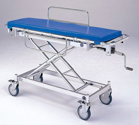 AL-UD-1S 軽量ストレッチャー 小児用。四輪ダブルロックタイプ・担架固定式・小児用。クランクハンドル上下式で高さ調整ができベッド等への移動が楽に行えます。